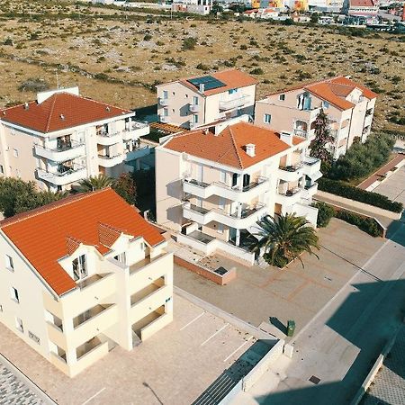 Summer Fun Apartments Novalja Bagian luar foto