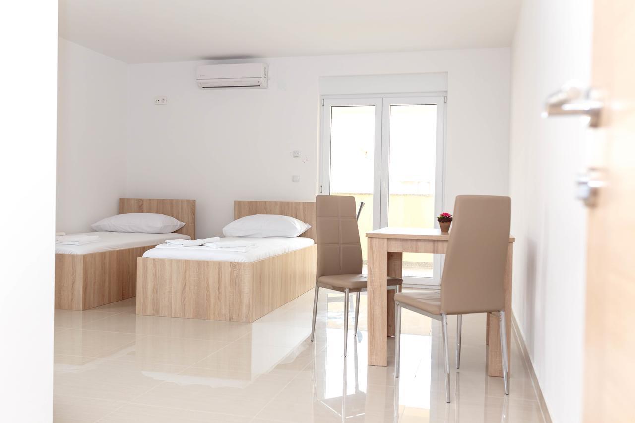 Summer Fun Apartments Novalja Bagian luar foto