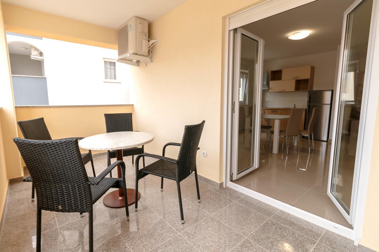 Summer Fun Apartments Novalja Bagian luar foto