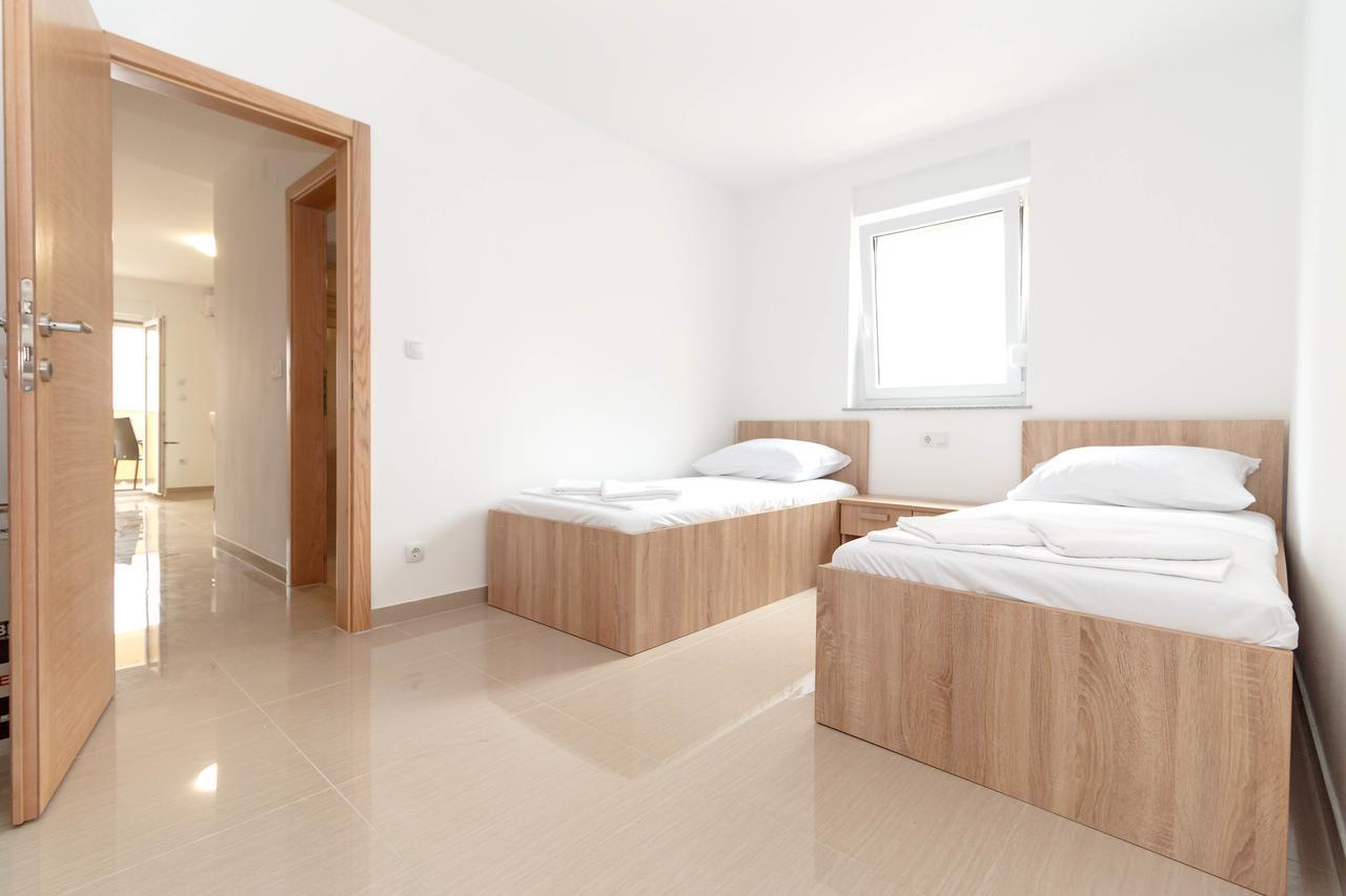 Summer Fun Apartments Novalja Bagian luar foto