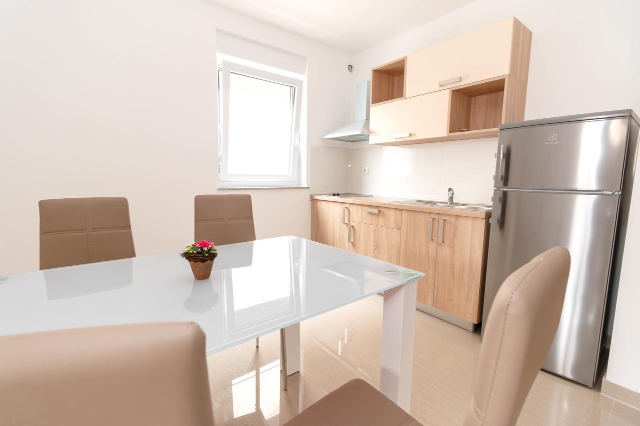 Summer Fun Apartments Novalja Bagian luar foto