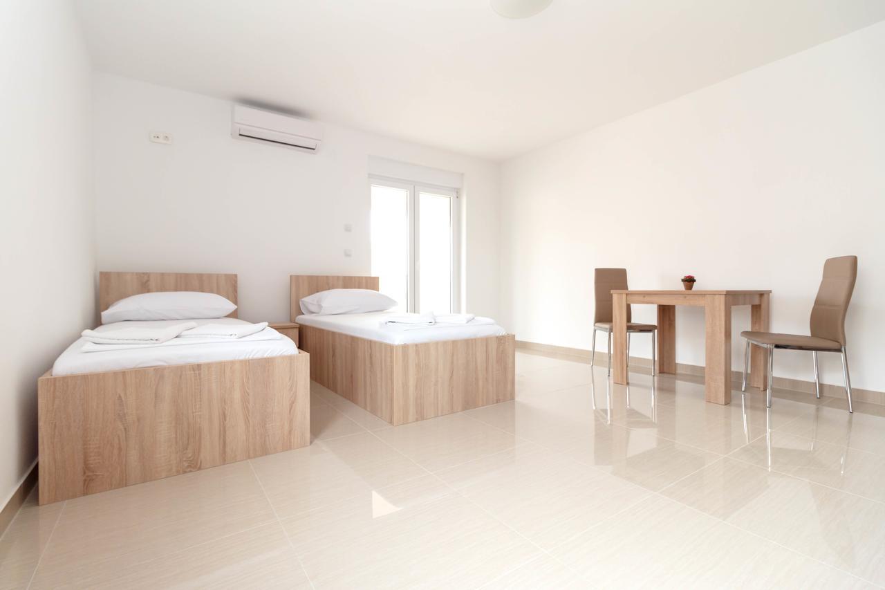 Summer Fun Apartments Novalja Bagian luar foto