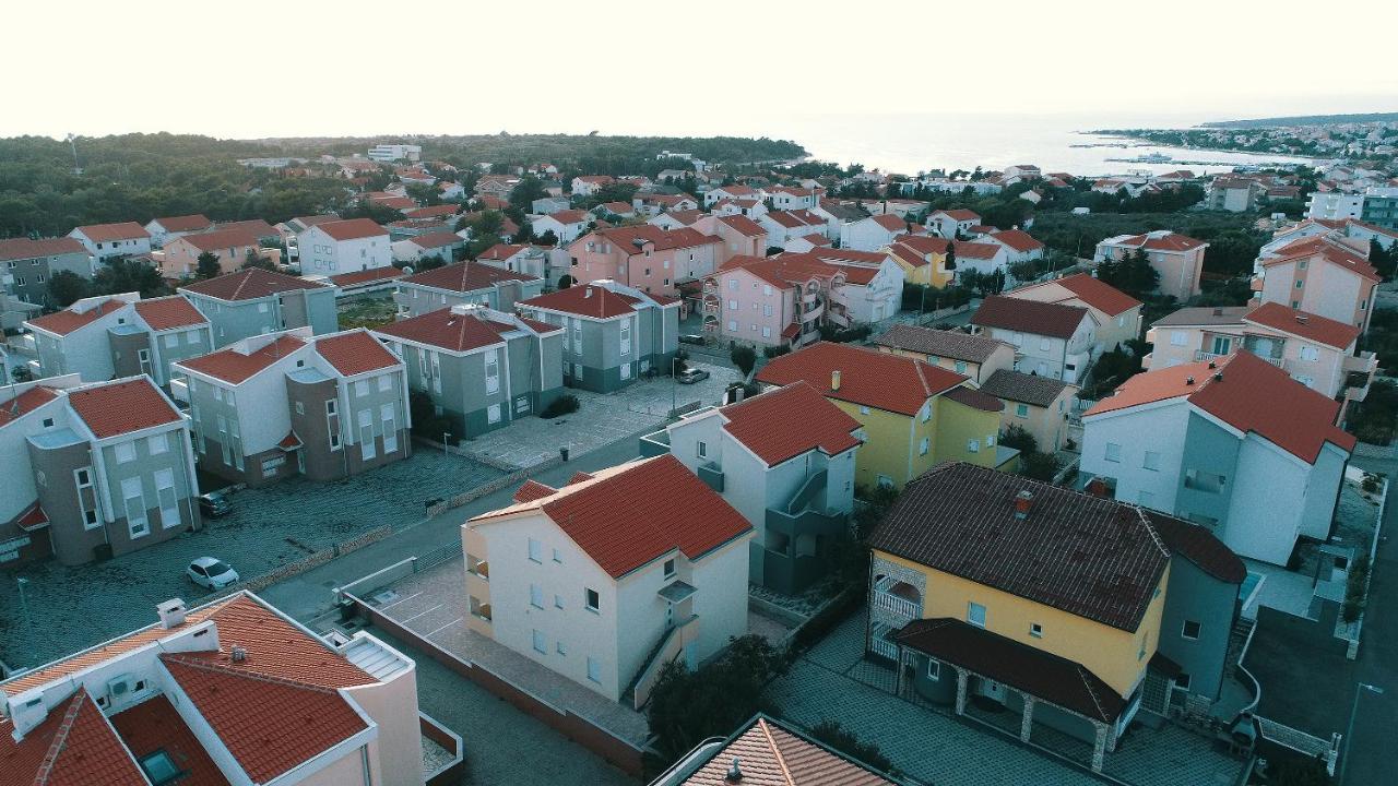 Summer Fun Apartments Novalja Bagian luar foto